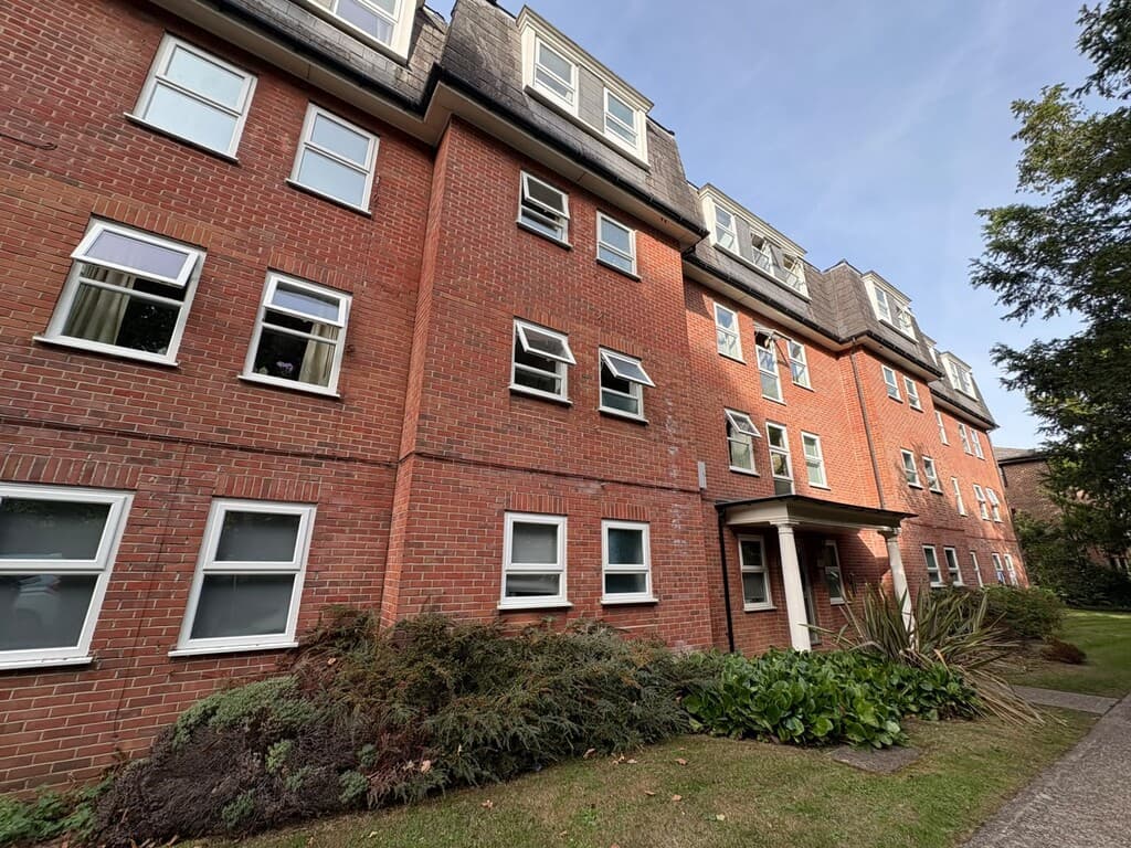 Brechin Court, Reading - view 1